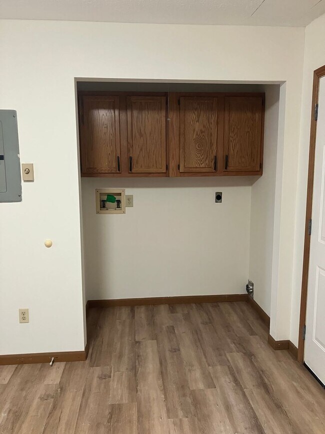 Building Photo - Spacious 2-Bedroom Living in a Quiet Community Available July!