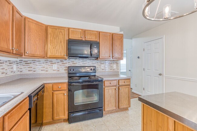 Building Photo - Beautiful 2-Story 3 bedroom and 2.5 townhouse in High Point, off Skeet Club Rd and Eastchester