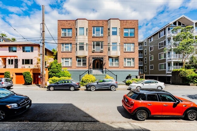 Building Photo - Carlyle Apartments