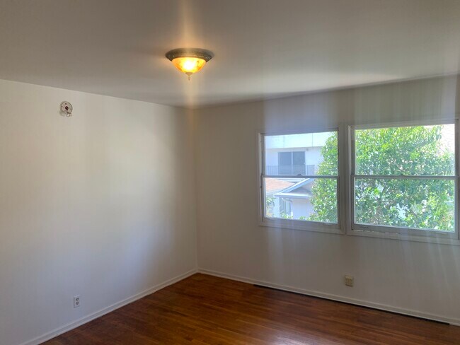 Building Photo - 958 11th St