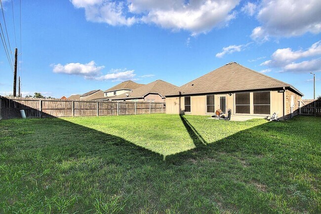 Building Photo - 7637 Cattlemen Dr
