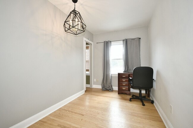 Building Photo - Beautiful 3 Bedrooms, 1 bathroom House Available Now!