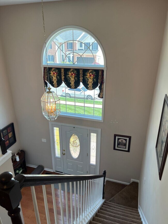 Building Photo - Updated & Landscaped 4 Bedroom, 4 Bath Hom...