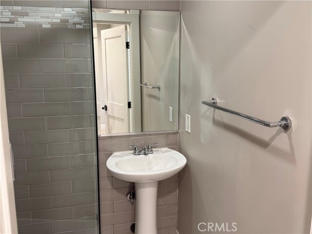 Building Photo - 2615 Temple Hills Dr