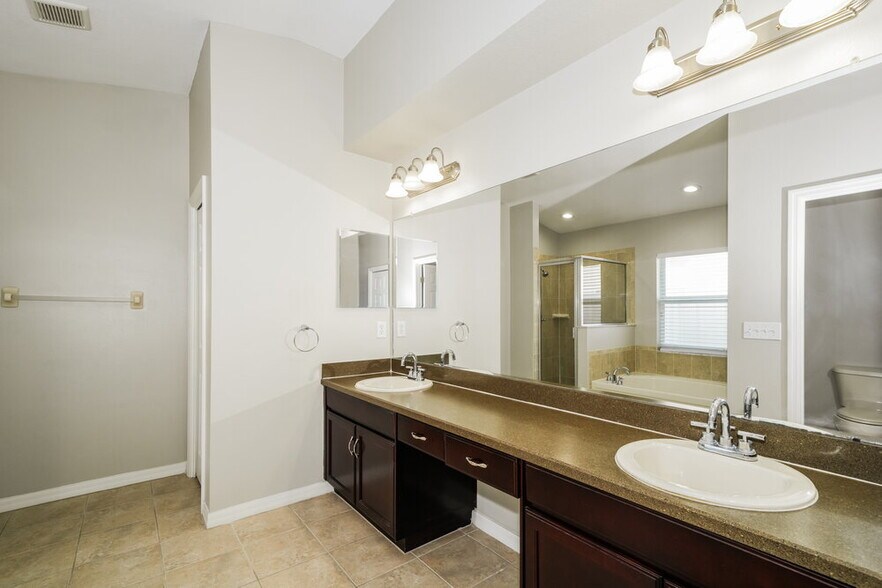 Building Photo - 423 Fern Gulley Dr