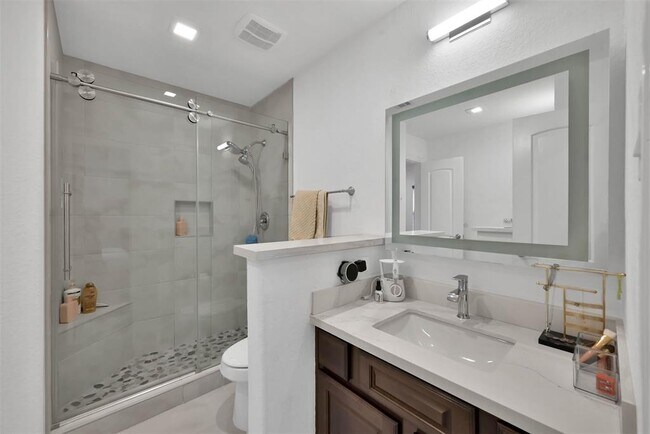 Building Photo - 51 Sandwell Place