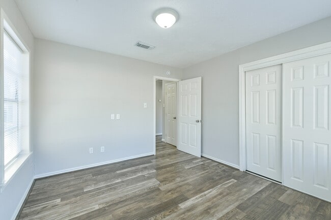 Building Photo - 1206 Houston Ave