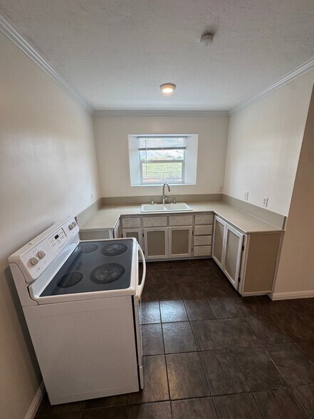 Building Photo - 2500 Fallon Rd