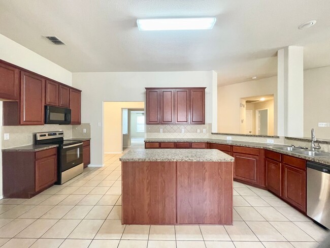 Building Photo - 4 Bedroom 1 story Duncanville ISD