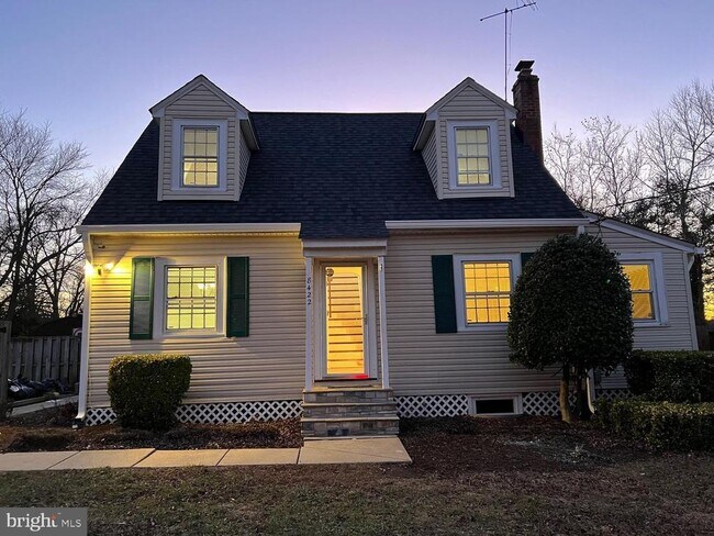 Building Photo - 8422 Radford Ave