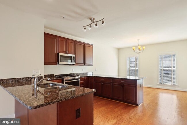 Building Photo - 562 Marina Landing Ln