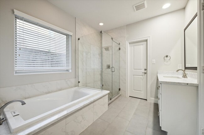 Building Photo - 6008 Park Cir Dr