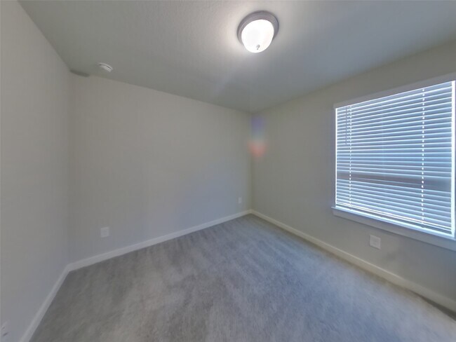 Building Photo - 9835 Willow Creek Commerce Dr