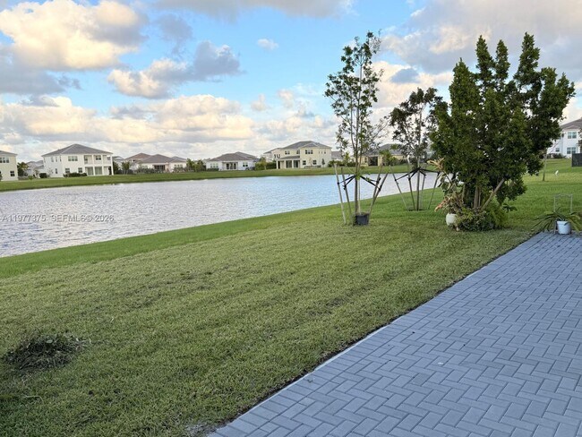 Building Photo - 5426 Pecan Dr