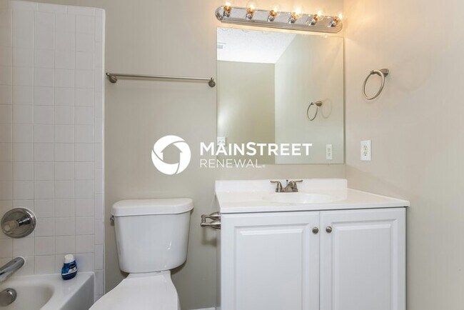 Building Photo - 3 Bedroom Pet-Friendly Home in Charlotte, NC with Main Street Renewal