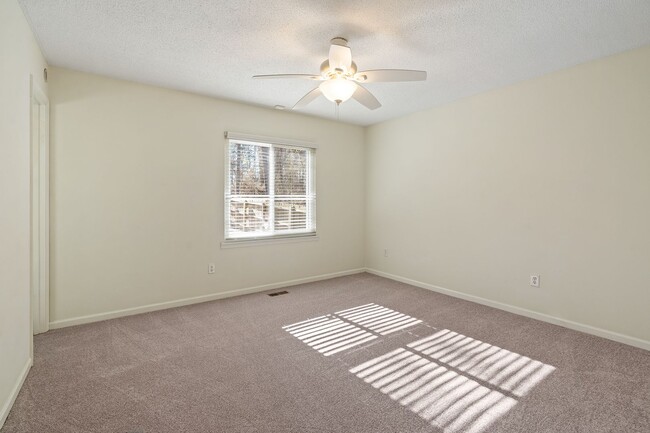 Building Photo - *APPLICATION PENDING* Chapel Hill 3 Bed 2 ...