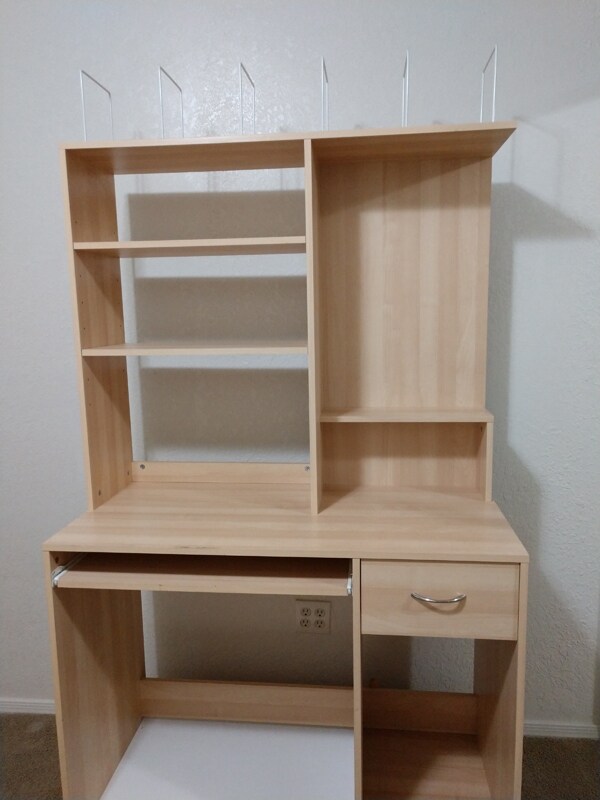 2 Desks Available - 1806 S Roberts Rd