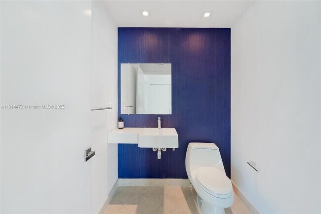 Building Photo - 300 South Pointe Dr