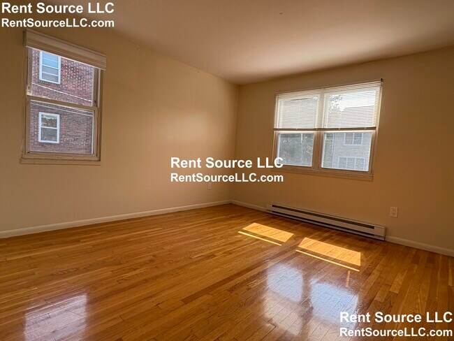 Building Photo - 123 Clifton St