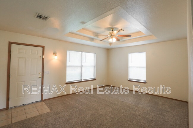 Building Photo - 2223 W Roselawn St