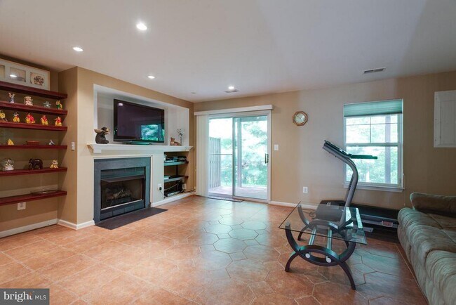 Building Photo - 13396 Burrough Farm Dr