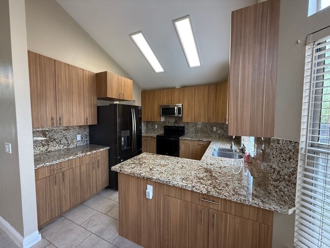 Building Photo - Updated two story home in Sylvan School Di...