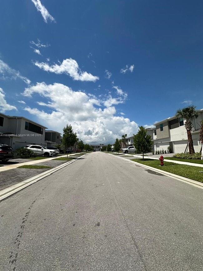 Building Photo - 14051 SW Thorens Dr