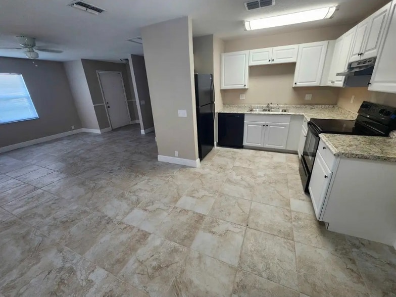 Building Photo - 5605 Struthers Ct