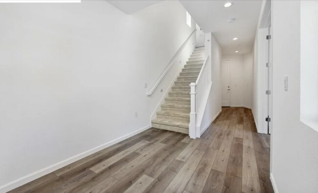 Building Photo - 5700 Sterling St