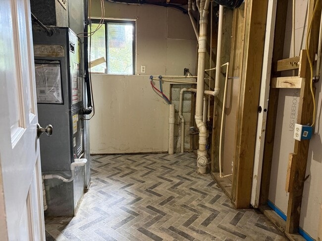 Building Photo - 2348 Warfield Dr