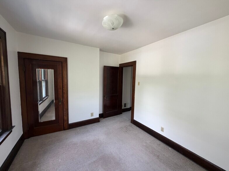 Building Photo - 789 Ebner St