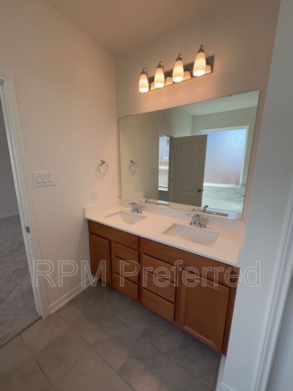 Building Photo - 2829 Shimmer Edge Dr