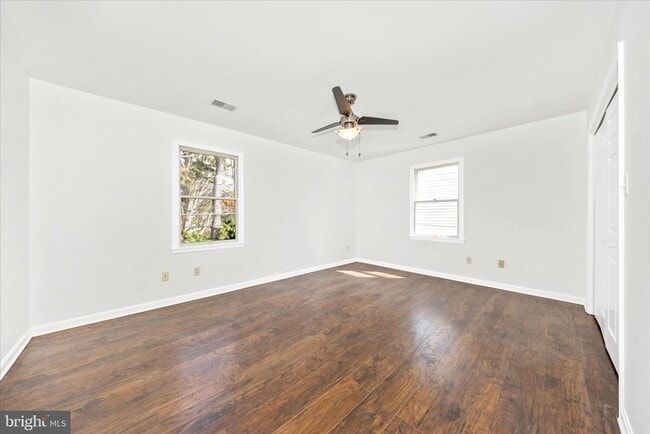 Building Photo - 1552 Crest View Ave