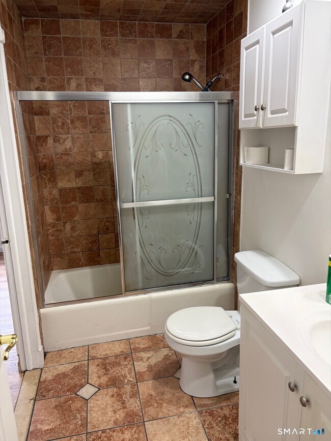 Building Photo - 166 Old Brookfield Rd