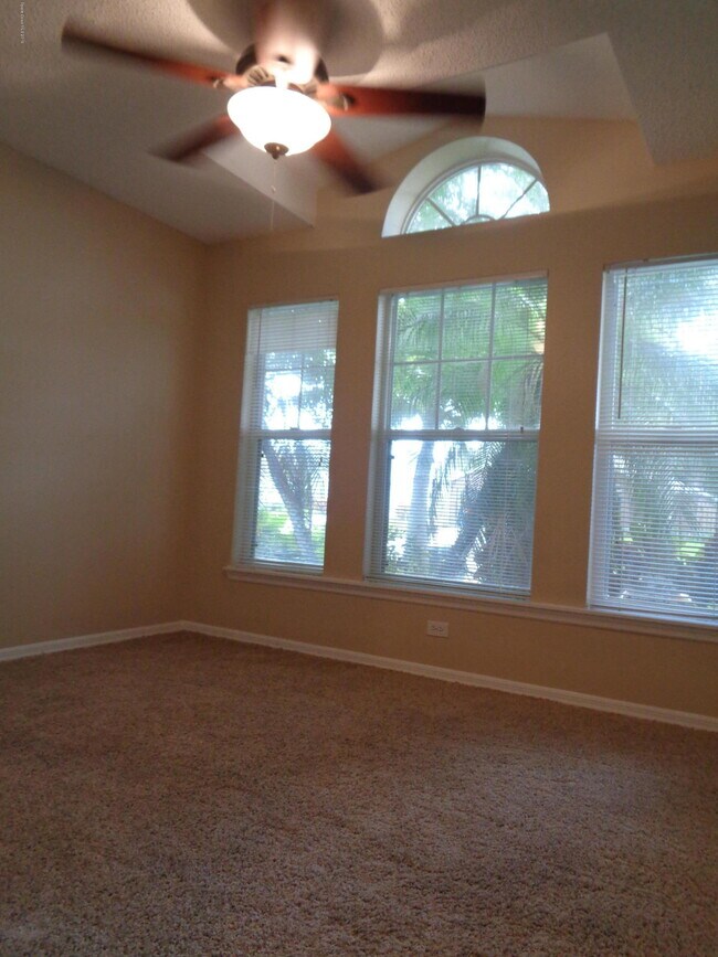 Building Photo - 2600 Alicia Ln