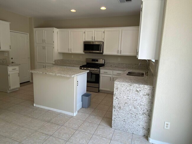 Building Photo - 6005 Linosa Ct