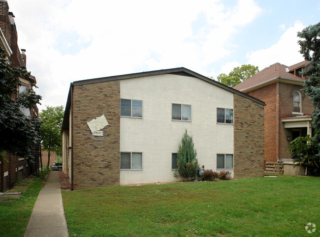 Building Photo - Summit Street Apartments