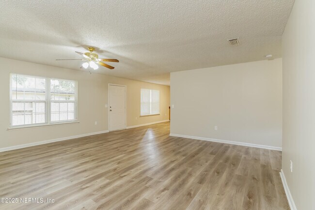 Building Photo - 737 Cypress Ave N