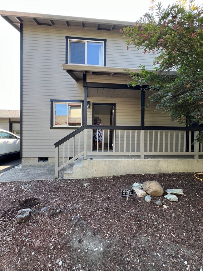 Building Photo - Charming Two-bedroom Townhouse | Available...