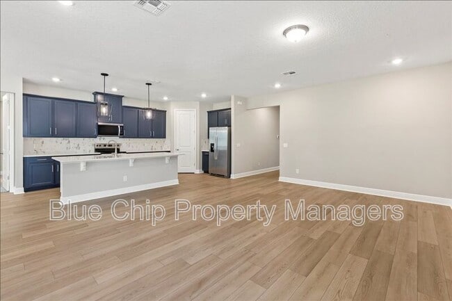 Building Photo - 1229 Pampus Dr