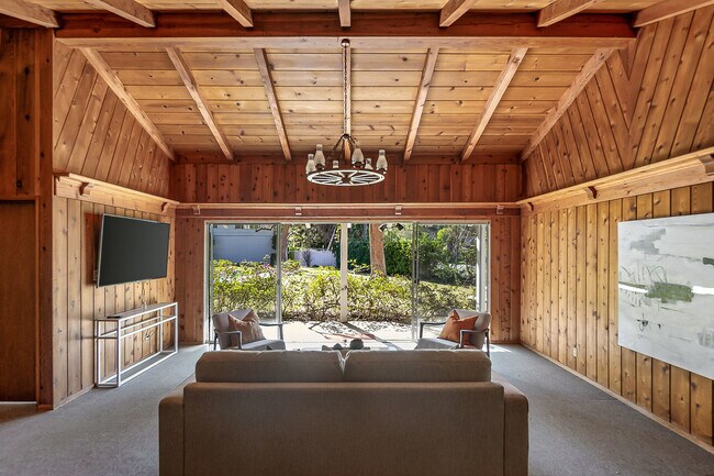 Building Photo - 19471 Rosita St