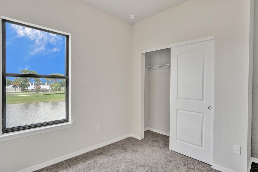 Building Photo - 2202 Appleton Cir S