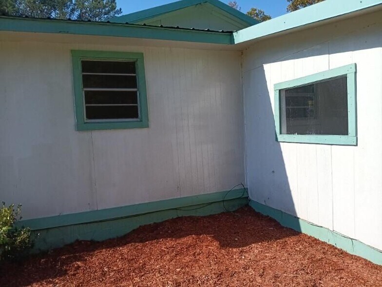 Building Photo - 960 County Rd 662