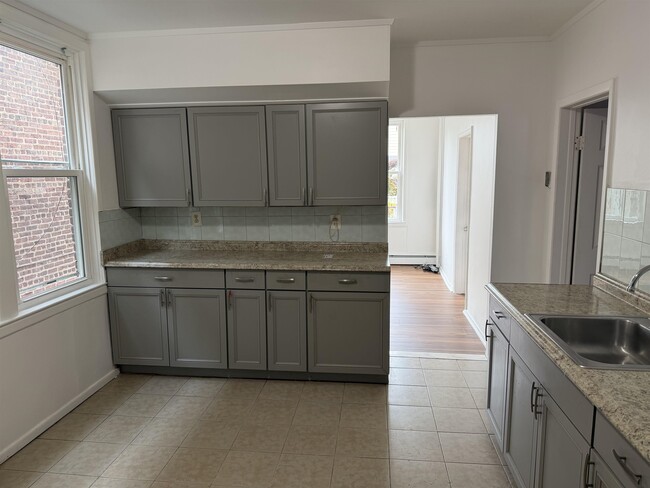 Building Photo - 64 Cottage St