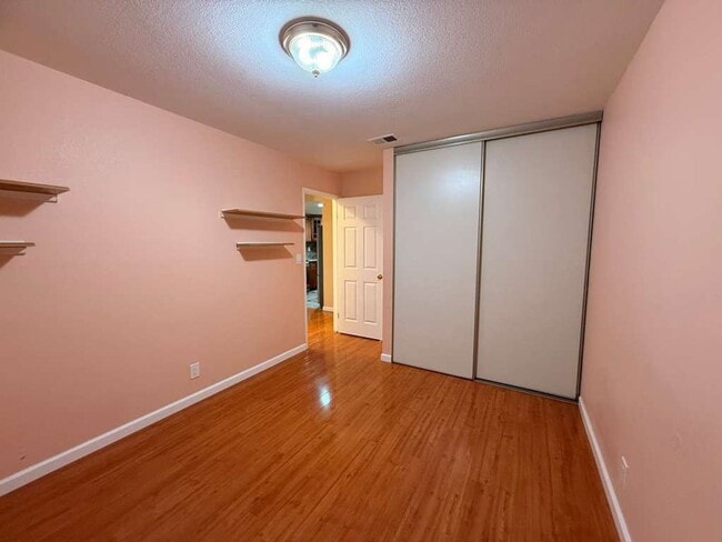 Building Photo - Bright & Spacious 3 Bedroom, 2 Bath Home in Fremont — Solar Included!