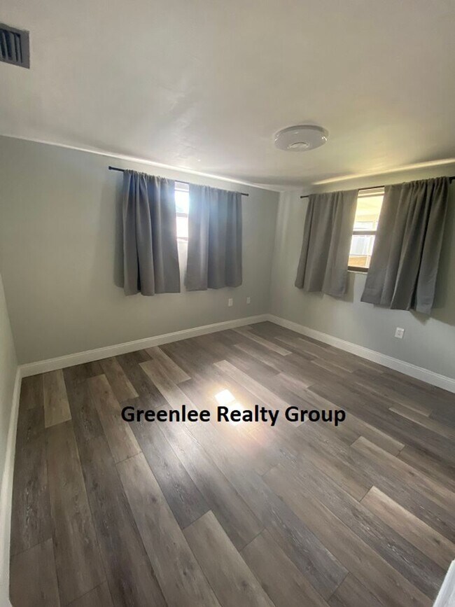 Building Photo - Fully Updated 3 Bed/2Bath Pool Home in New...