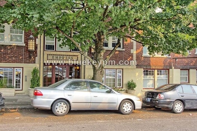 Building Photo - Pearl District Studio Condo in Historic Empress Hotel