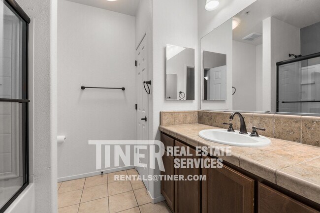 Building Photo - 2001 Club Center Dr