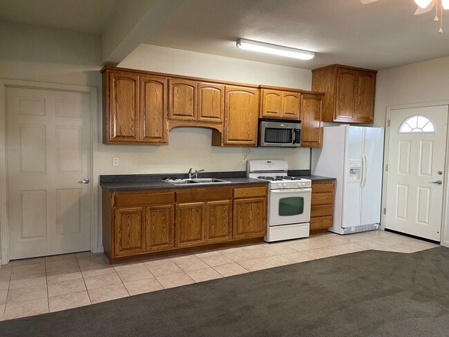 Building Photo - 3 BED 2 BATH W/ATTACHED MOTHER-IN-LAW SUITE *SOLAR PANELS ON ROOF = LOW ELECTRIC BILL*