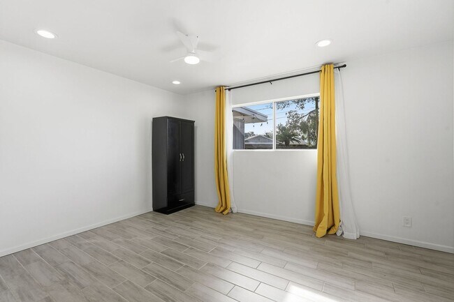 Building Photo - Pending/ Rented - Spacious 3-Bed, 2-Bath East Tucson Home with Large Yard & Open Layout